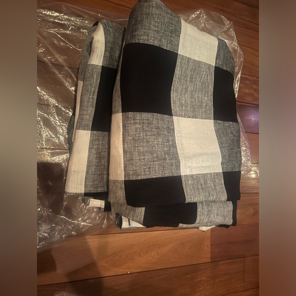CB2 buffalo plaid Linen checked full/queen duvet cover - Picture 2 of 5
